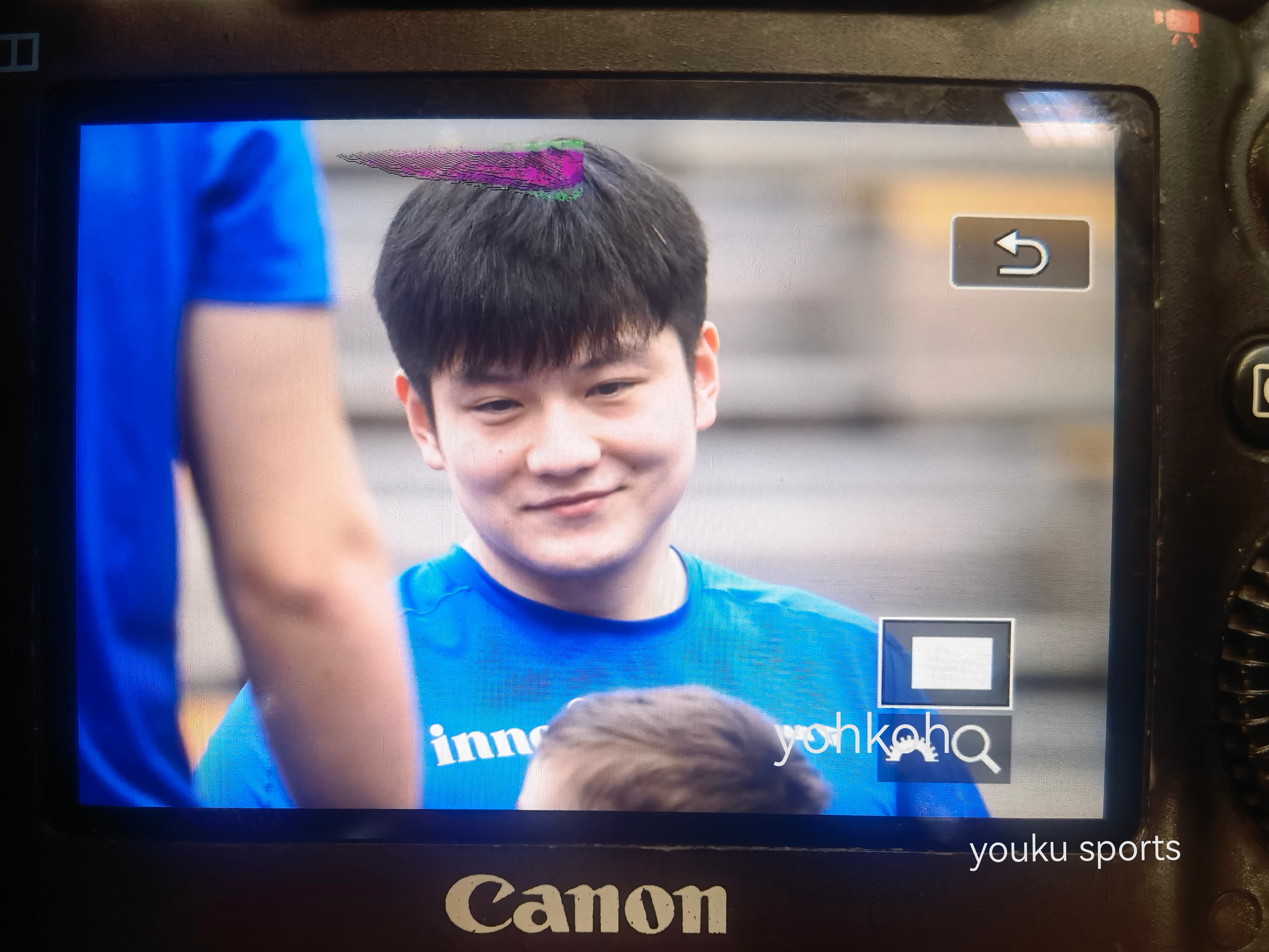 樊振东樊振东德甲德甲乒乓球联赛 这张照片有两个小朋友都很可爱