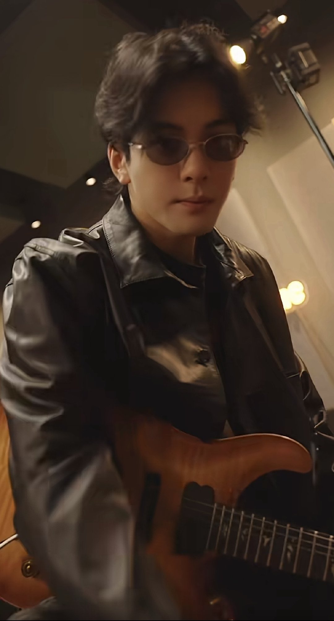 曾舜晞首上音综懵了第一次站上专业音综舞台的曾舜晞，紧张到懵懵的样子也太真实了！从