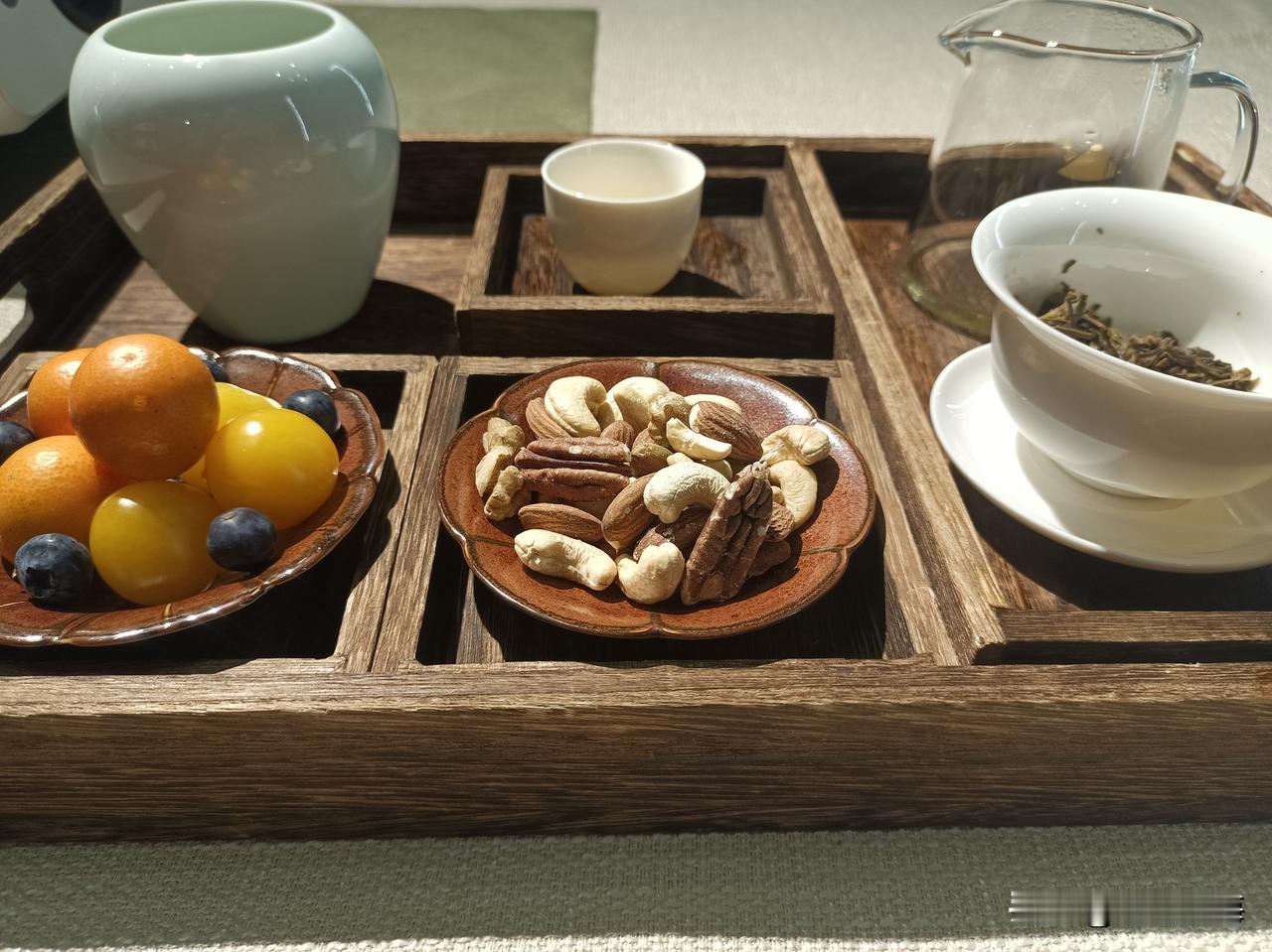 每个人，都有故事；每个人，也会有过去；当然，每个人，也会迎来终点。
接触着不同的