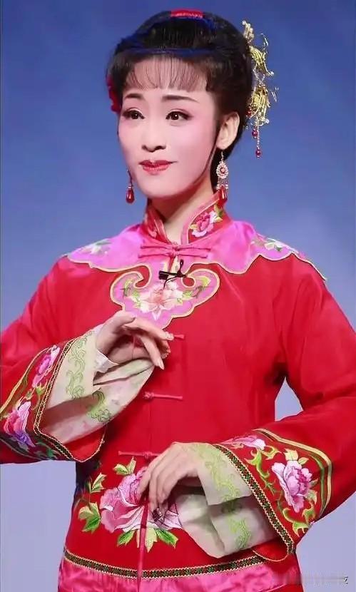 全额工资、亲自过问：韩再芬的“大爱”，让网上吐槽她的人显得可笑！

在33岁的黄