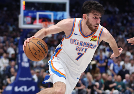 霍姆格伦全场10投5中，三分3中1得到17分14篮板