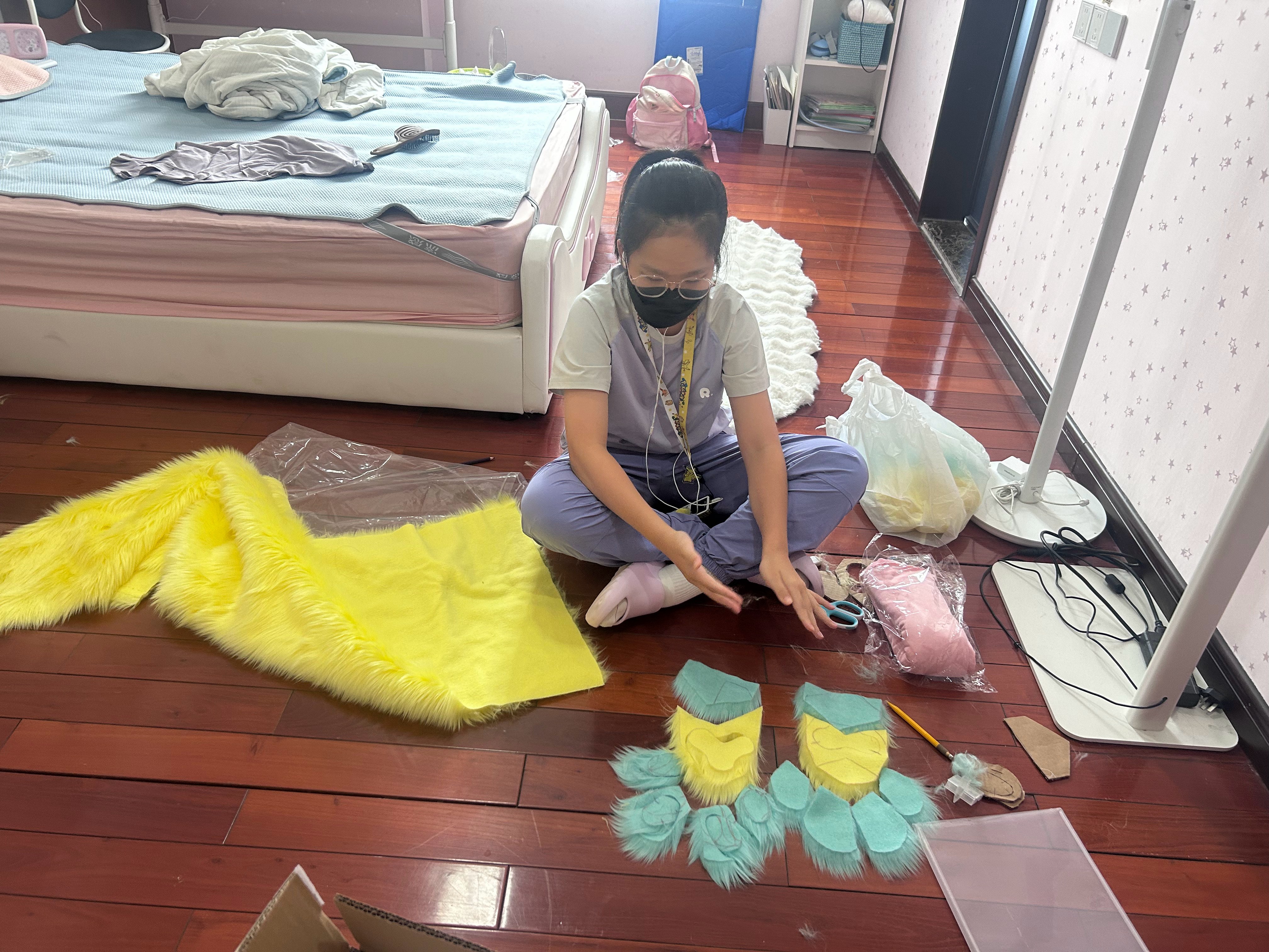 墩要搞个大工程她要做一个兽装已经画好兽设现在先做一对爪子爪子成功再把其他的给做了