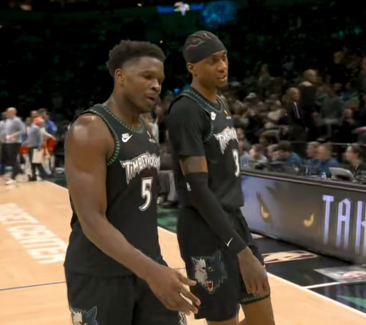 森林狼经典遇强则强，打雷霆不用动员，单节8三分，就差狈王没醒了。 双子星攻防标准