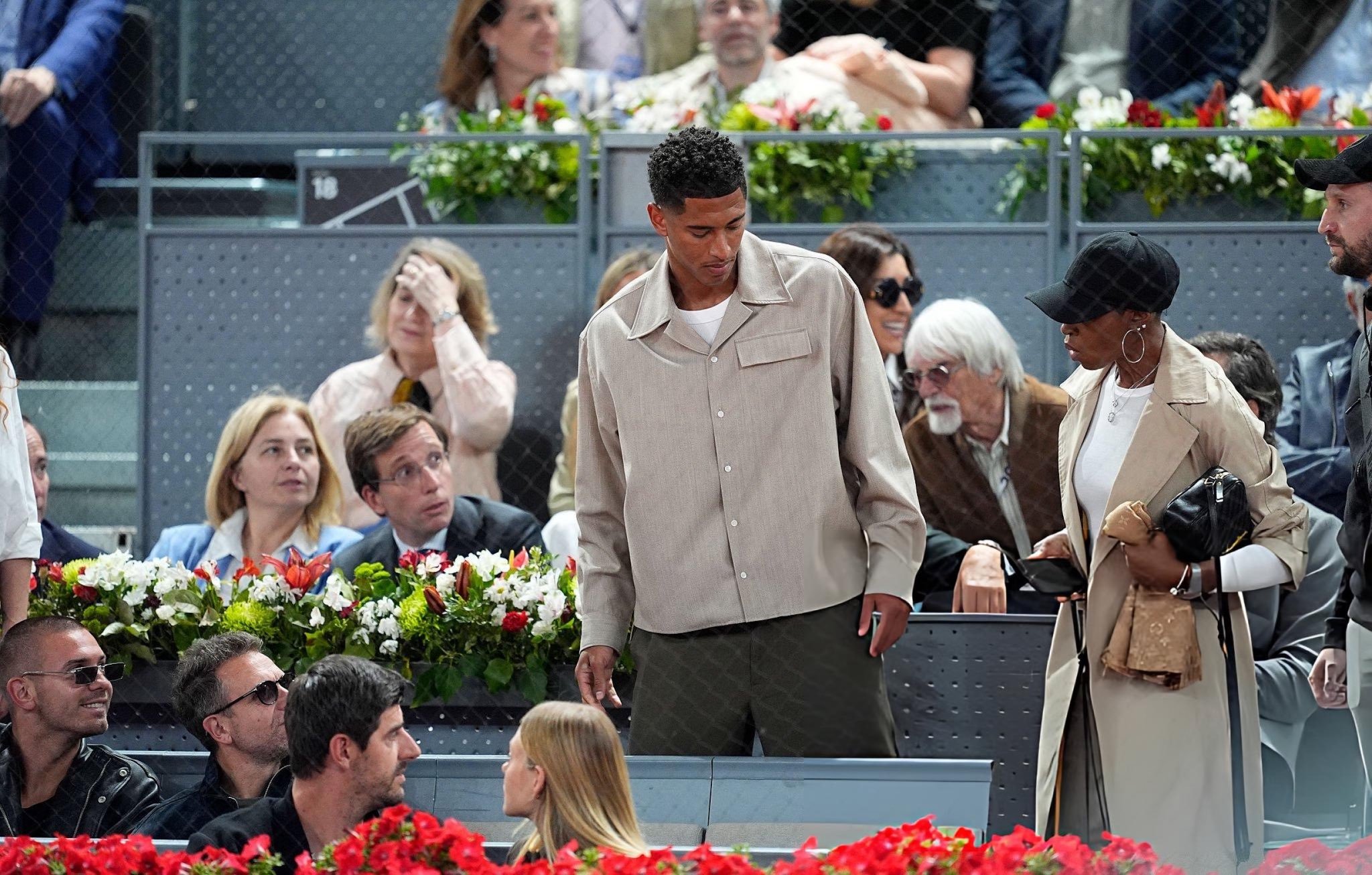 昨天贝林厄姆和马斯坦托诺 卢宁 库尔图瓦一起观看马德里公开赛🎾 