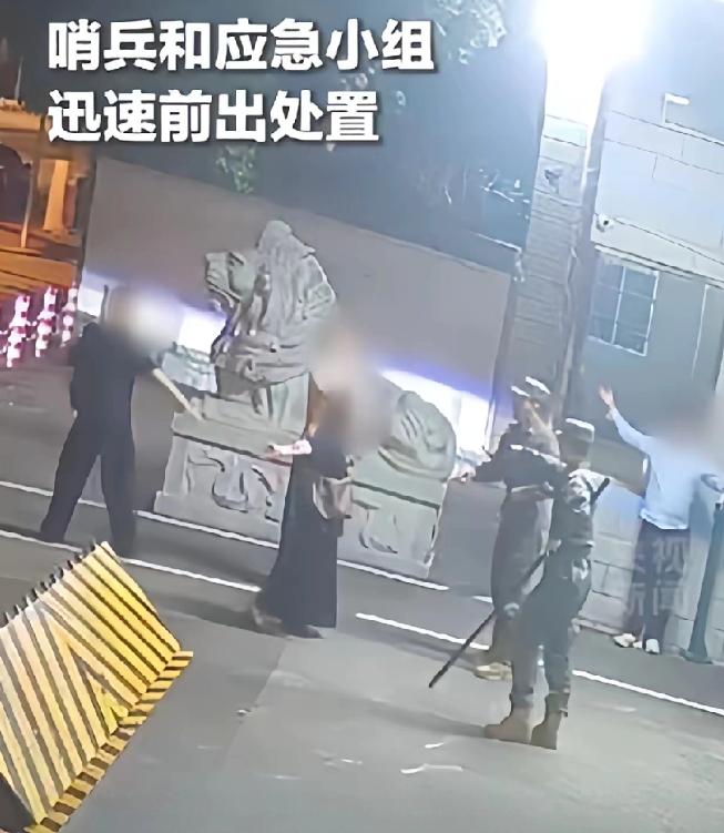 5月10日凌晨0点17分，四川成都，夜色里突然冲出来一个慌不择路的男子，直接扑向