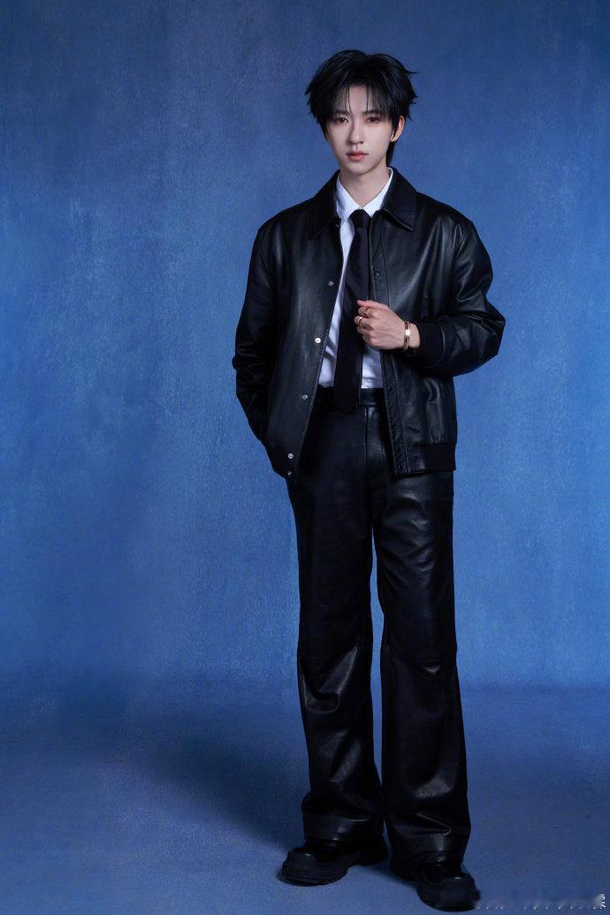 贺峻霖 我爱用微博 时代少年团贺峻霖在线表白微博，一句 “我爱用微博” 太可爱，