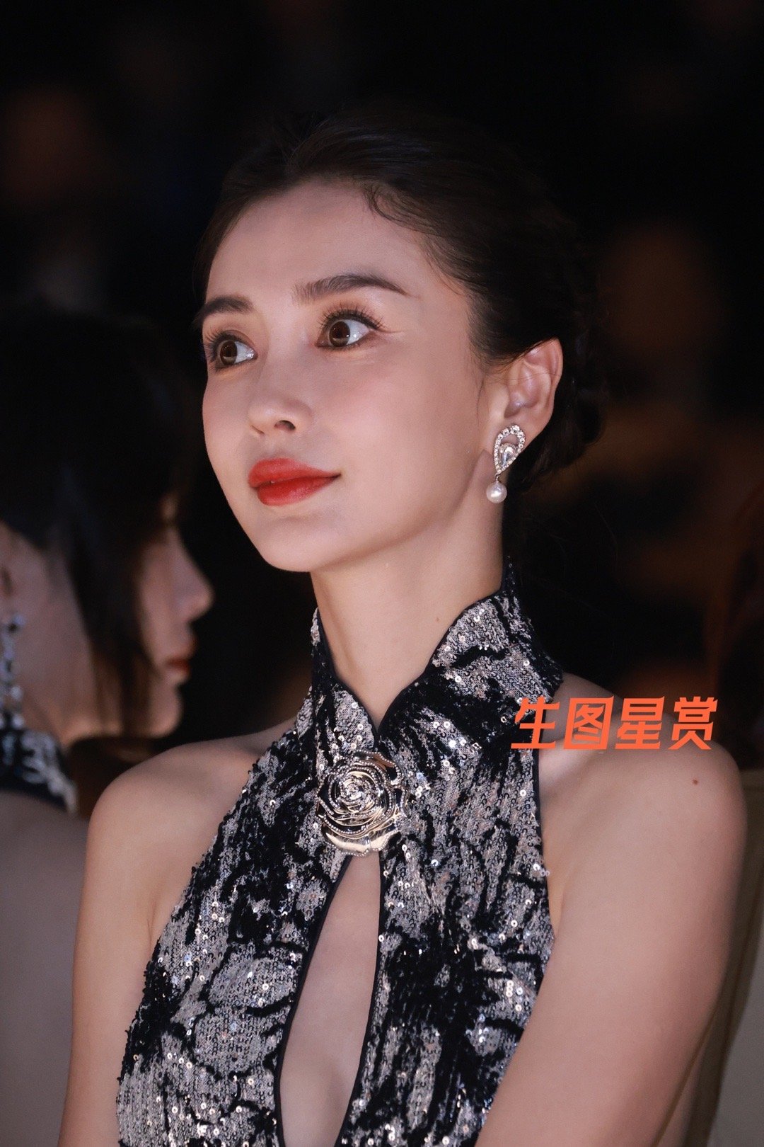 Angelababy上海时装周生图，星光闪闪的baby姐终于回来了[打call]