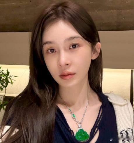 赵樱子说降不住彭冠英直播坦言降不住彭冠英，自侃性格太直3天就吓跑人，不像林多美有