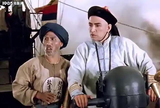 邓世昌穿越回了现代，在一次演讲里，听了马俊教授的有关慎战的高论，不禁拍案而起，向
