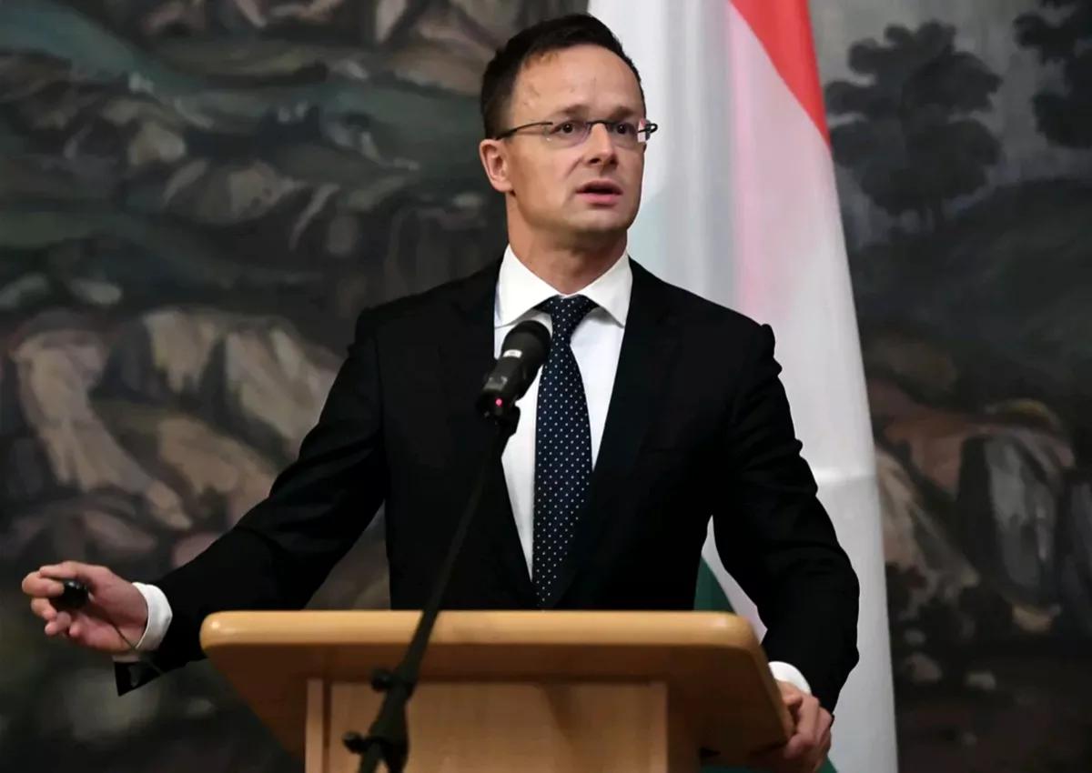 塔斯社报道，当地时间23日，匈牙利外长西雅尔多表示，基辅集团正在深度干预匈牙利即