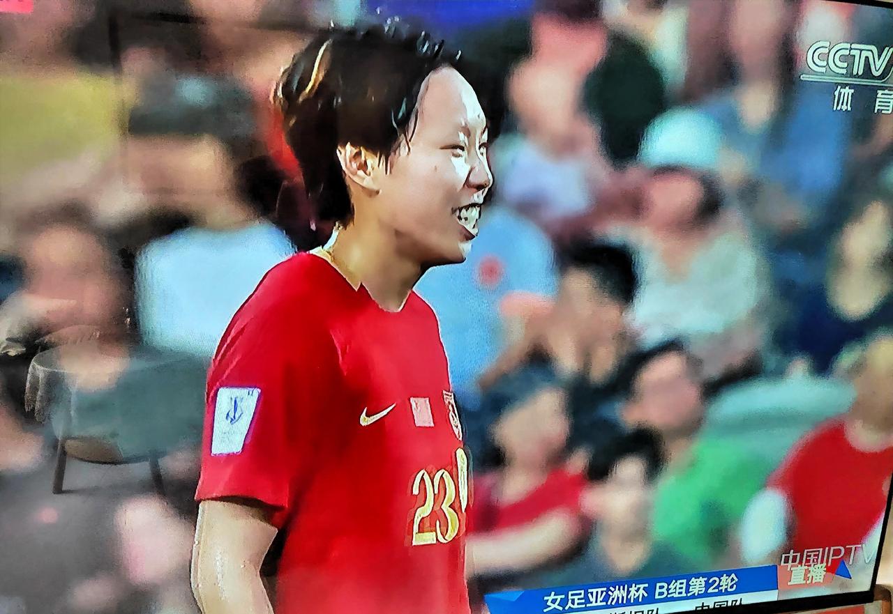 快讯：在刚刚结束的女足亚洲杯B组第二轮的一场比赛中，世界排名第17的中国女足以3