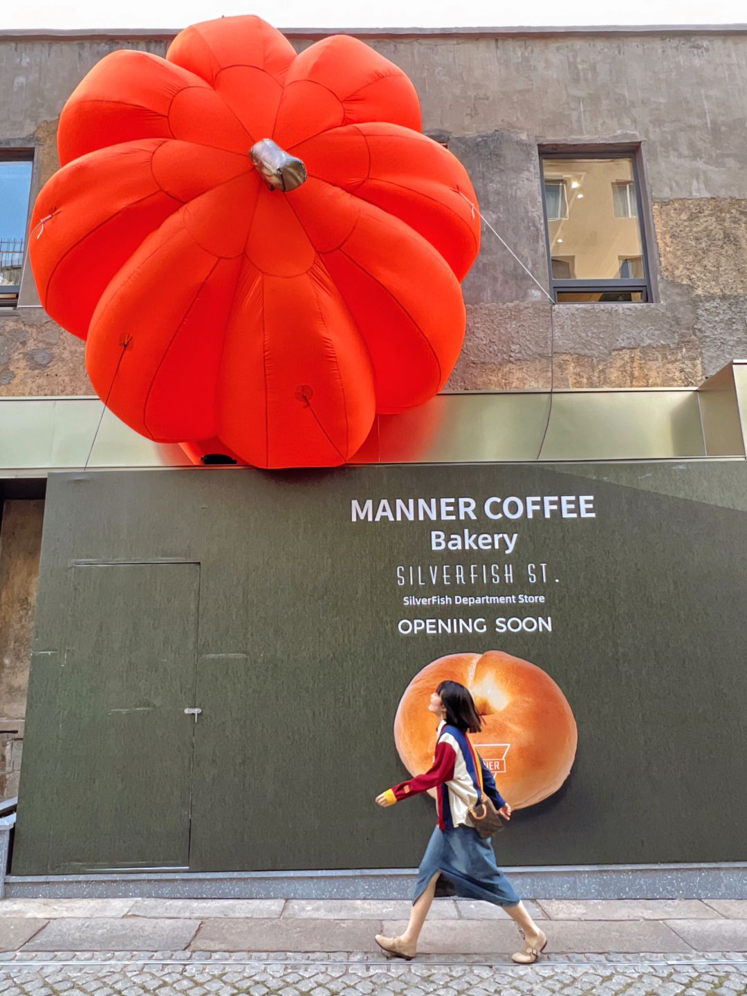 青岛万圣节氛围烘起来了🎃银鱼巷再现大南瓜