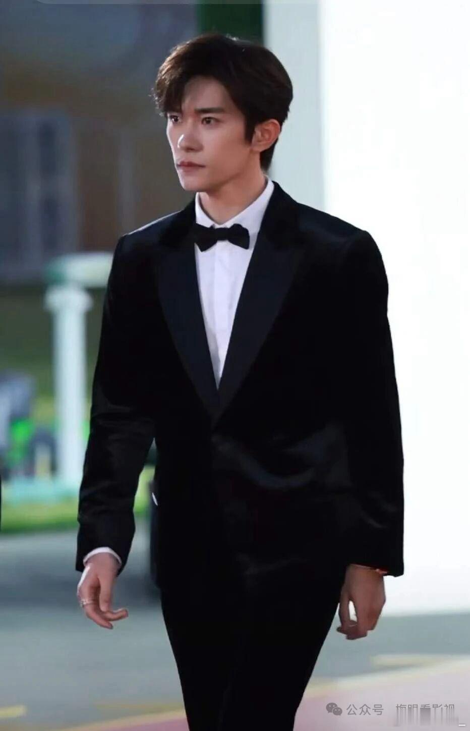 恭喜恭喜小小的我真的很突破也是金鸡目前最年轻的最佳男主角了演技也是越来越好了，实