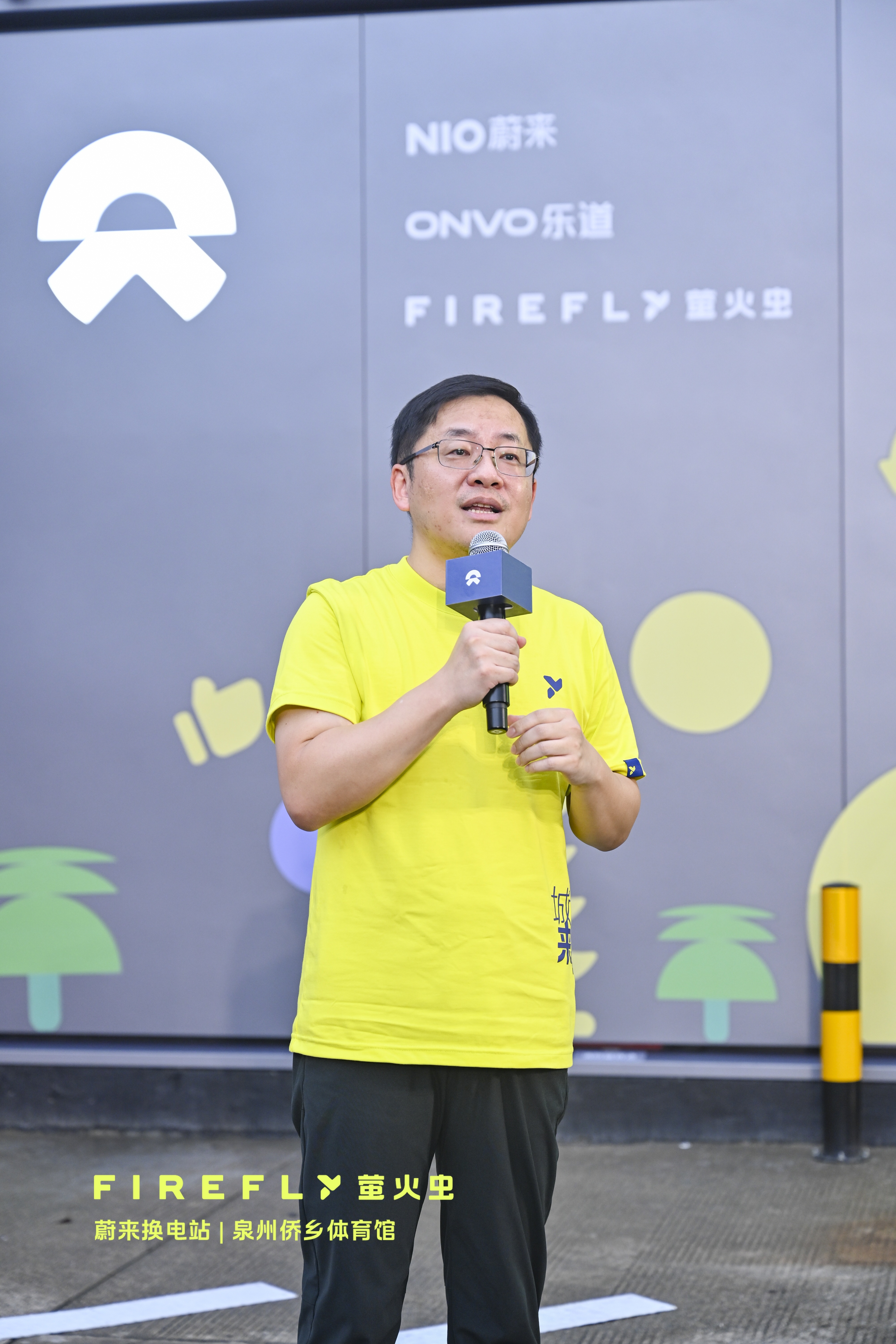 一起加电 firefly 萤火虫正式接入蔚来第五代换电站，是目前高端小车里唯一原