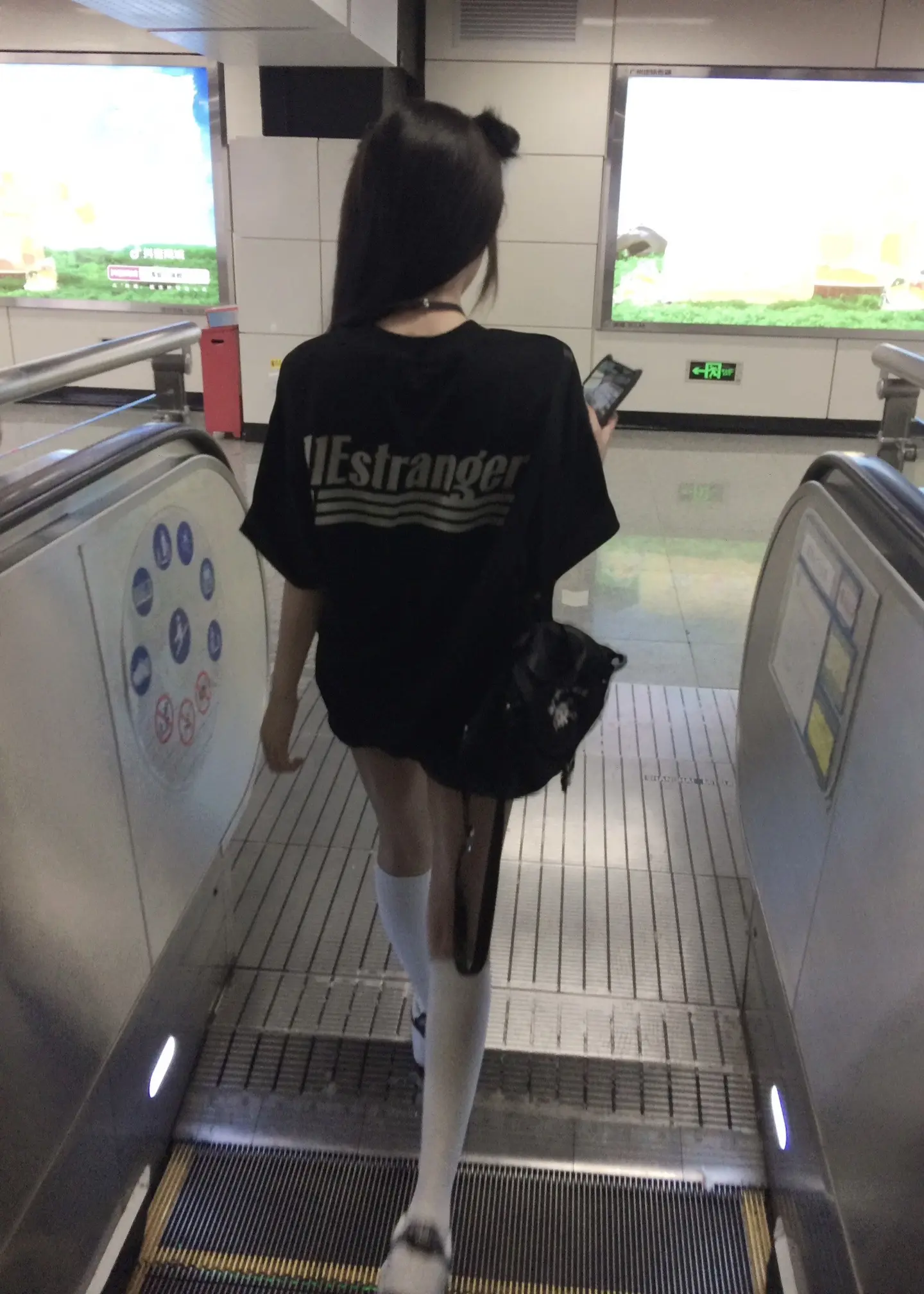 你把心中所想埋于心底 还幻想我去读懂你的隐喻