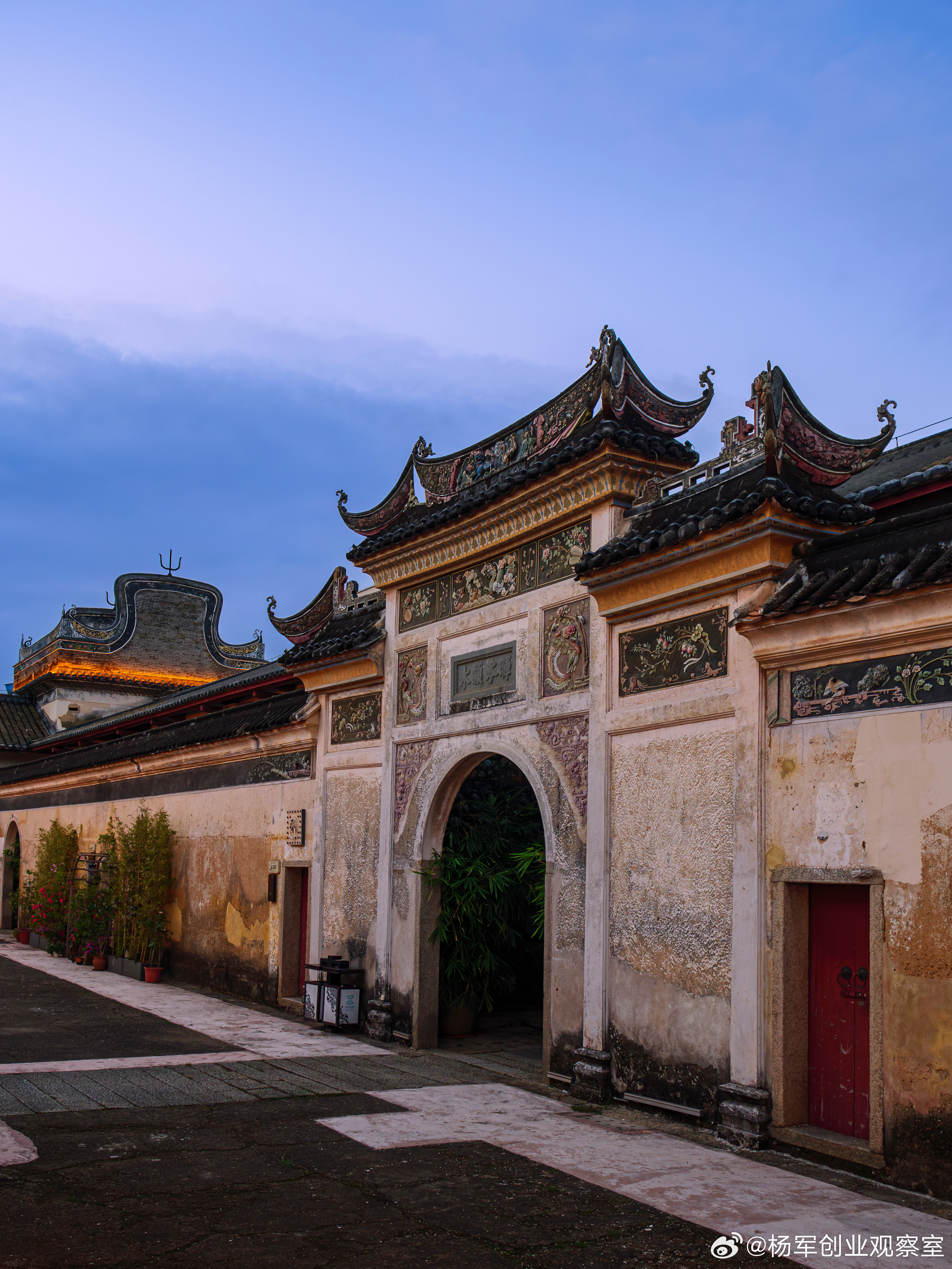 资本逻辑涉及资源配置、风险管理和长期战略目标实现要深刻理解市场环境、准确评估自身