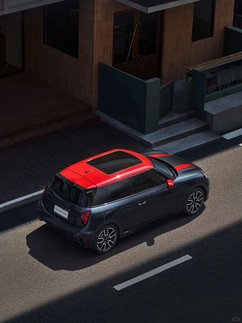 红色车顶，是MINI家族最不好惹的标志性符号每一台红顶之下，都藏着赛道基因与性能