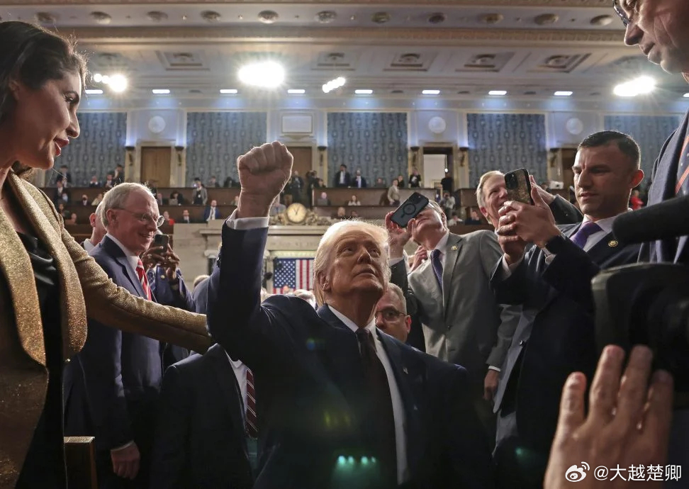 特朗普说，有关他的新闻报道93%，甚至97%的负面的，但他却赢得大选，这说明民众