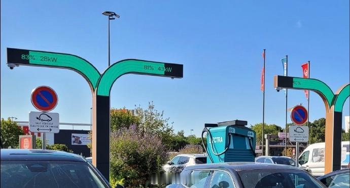 国外充电桩整得花里胡哨，10kw和家充没啥区别