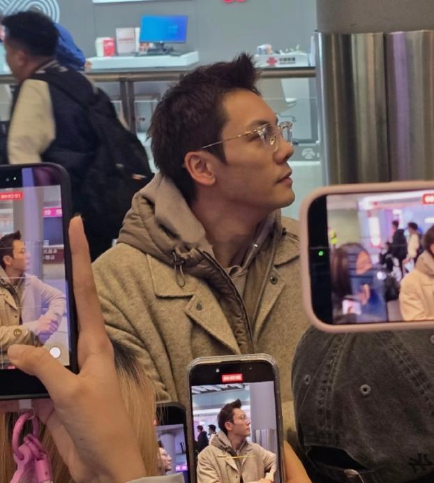 明年起私生粉滋扰纠缠明星明确违法    这个说法的表面意思，好像是在接下来元旦之