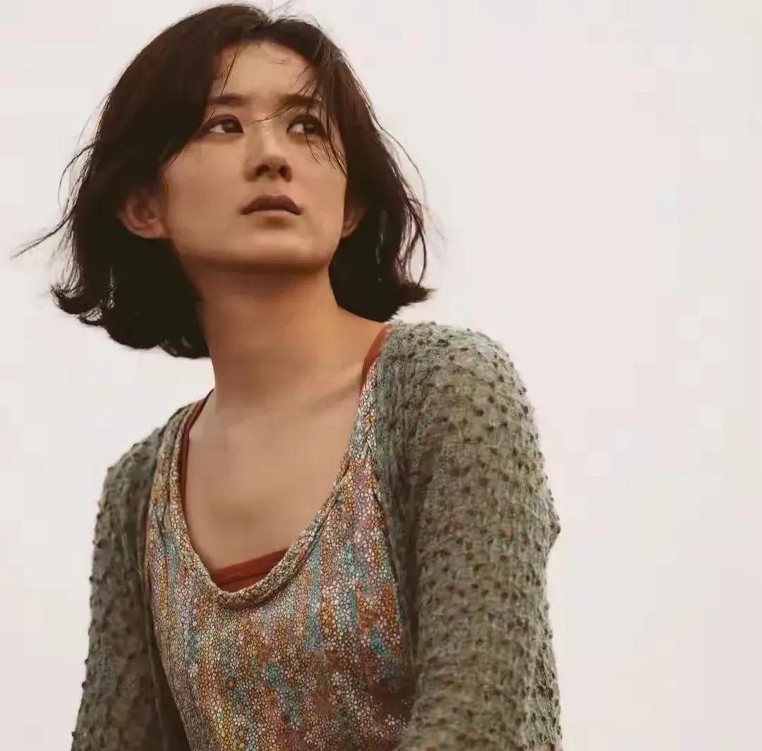 赵丽颖近几年状态很不对。太急进了。以前给人感觉脚踏实地的，没什么野心。一路拍了很
