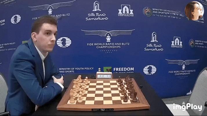 视频显示，波兰国际象棋大师扬·克日什托夫·杜达(Jan-Krzysztof Du