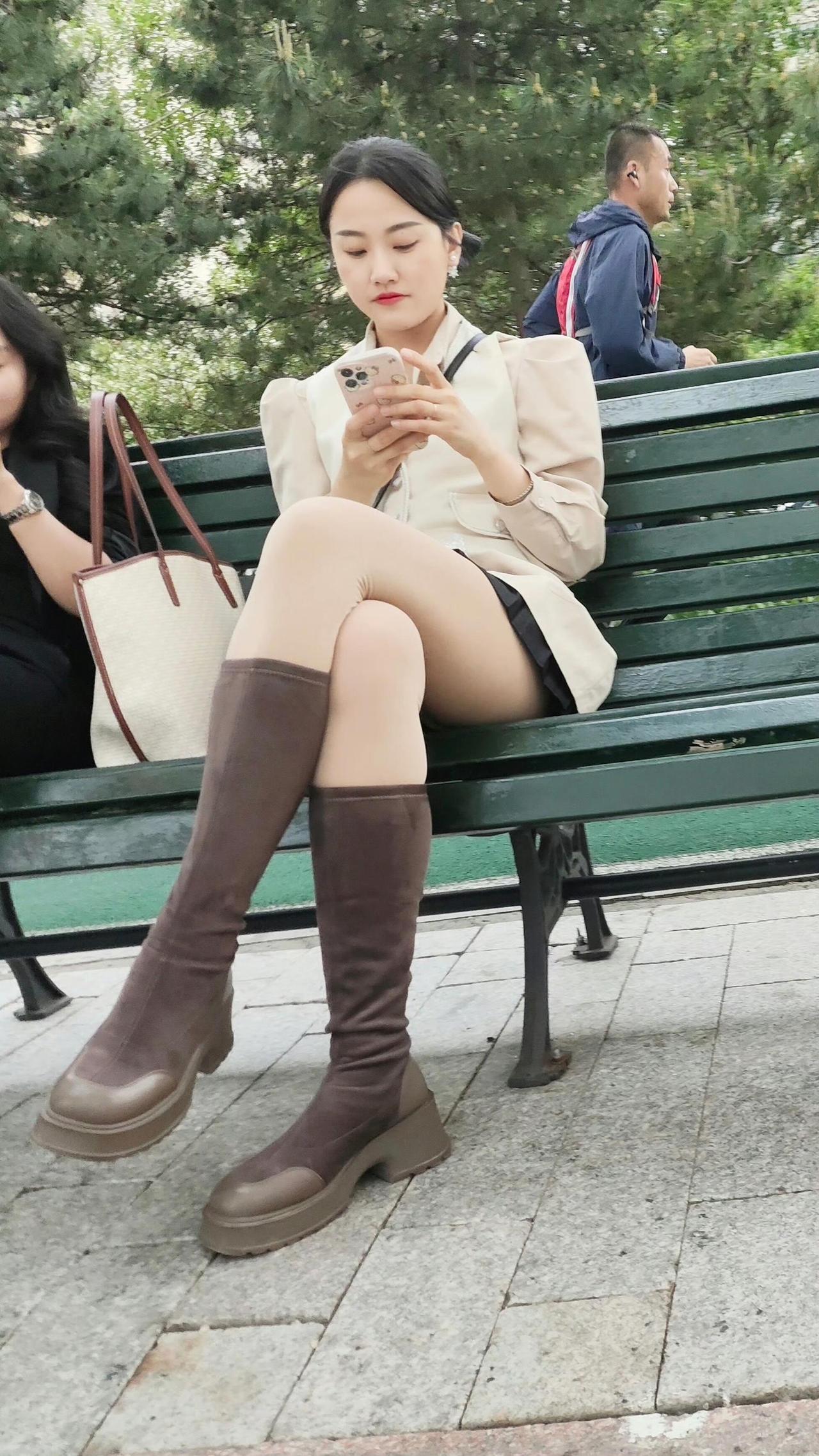 光腿神器浅色系+厚底靴穿搭！