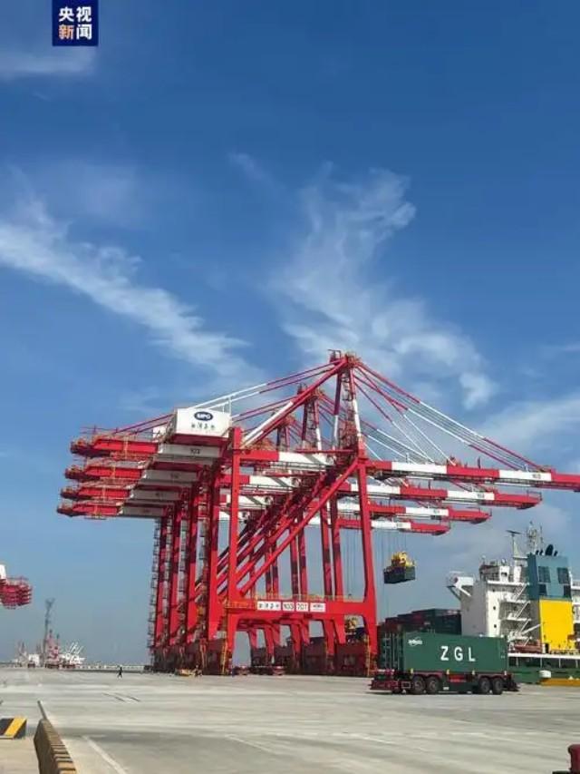 针对美国对台湾征收20%关税，台学者何启圣今日发文向大陆提出建议：“既然美国早已
