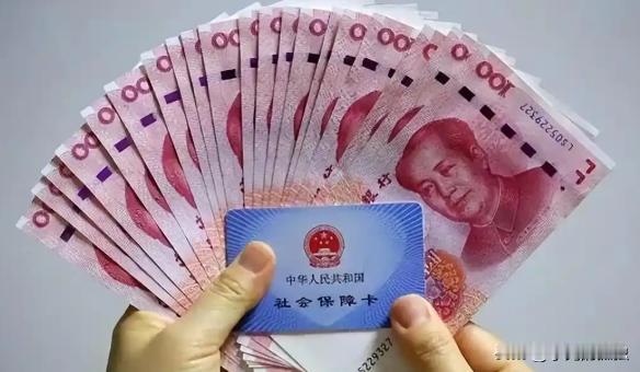 关于“体制内退休费太高”，经济学家毛振华公开直接提出：现在体制内退休人员拿的养老