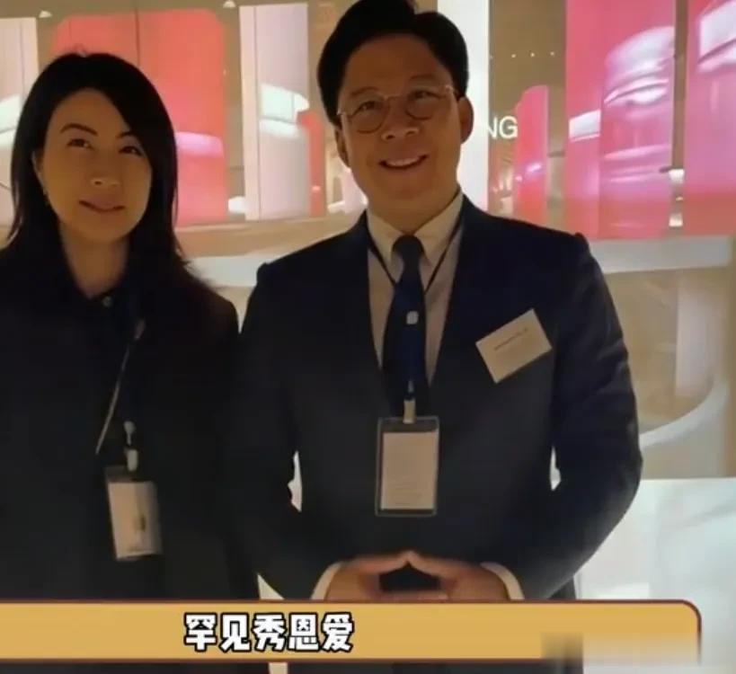 郭晶晶陪老公在意大利工作罕见秀恩爱，下班后坐老公骑的自行车回去，看起来十分甜蜜，
