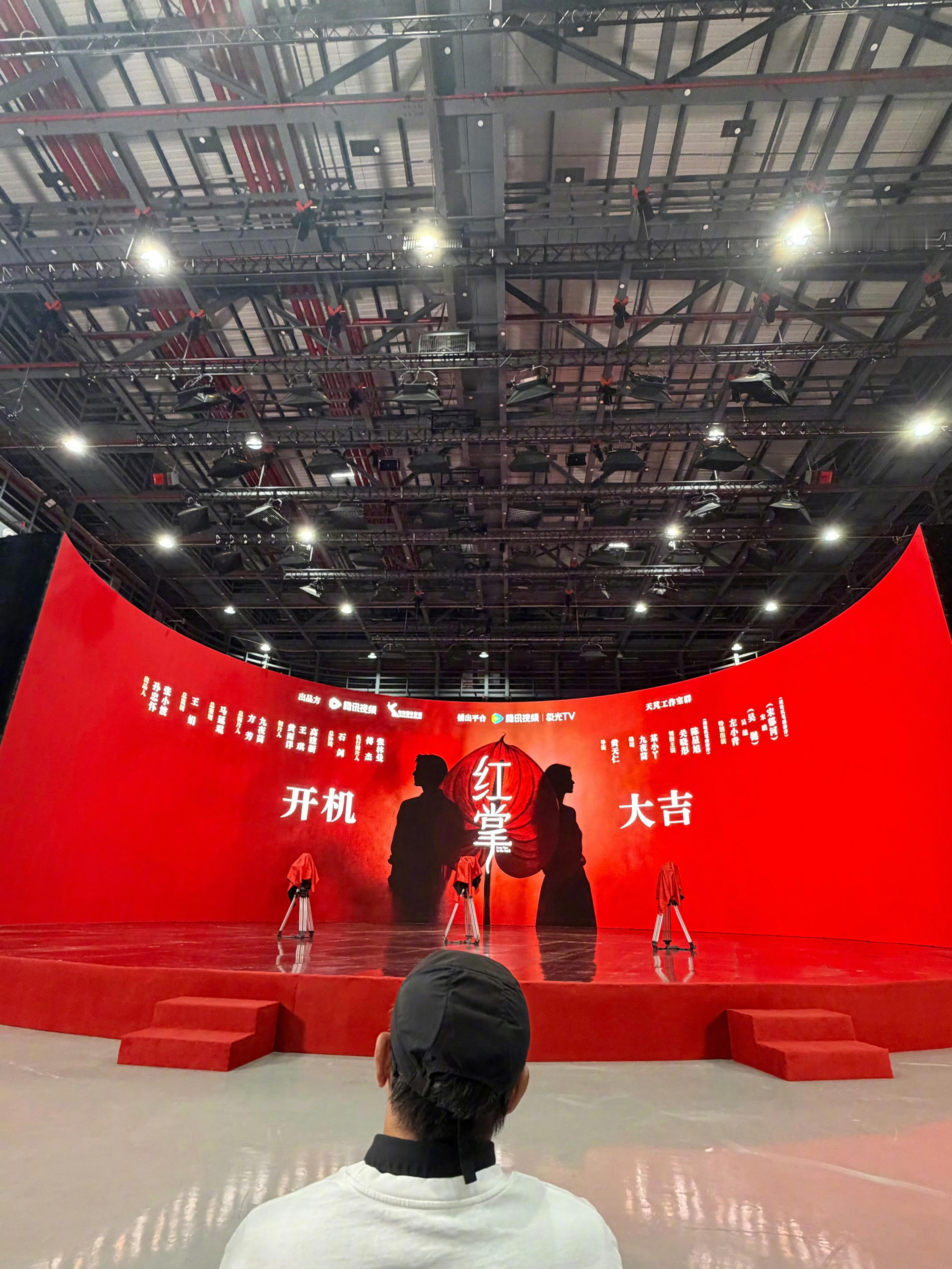 关晓彤和陈星旭红掌开机，导演黄天仁，编剧九夜茴，双强悬疑虐恋，编剧确实很会写故事
