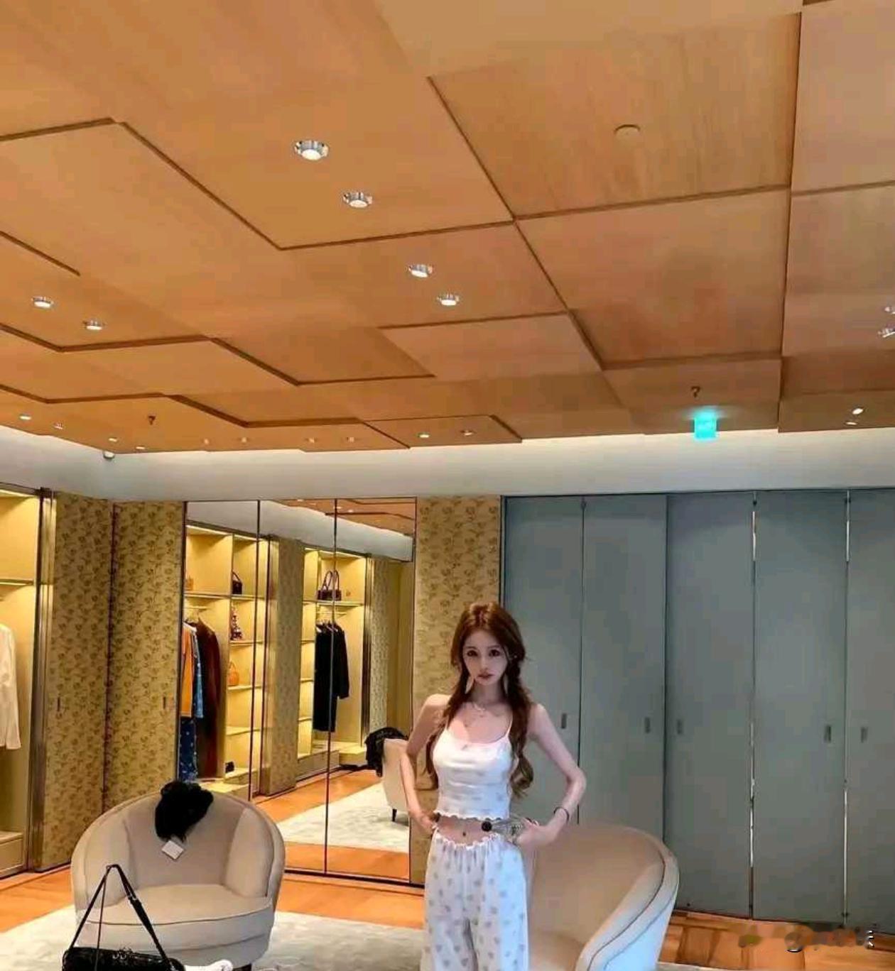 他应该是王思聪谈的最久的一个女朋友吧