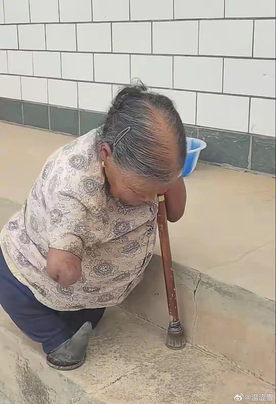 天生无四肢，嫁全村最穷的人，81岁却笑着对镜头说“我很幸福” 