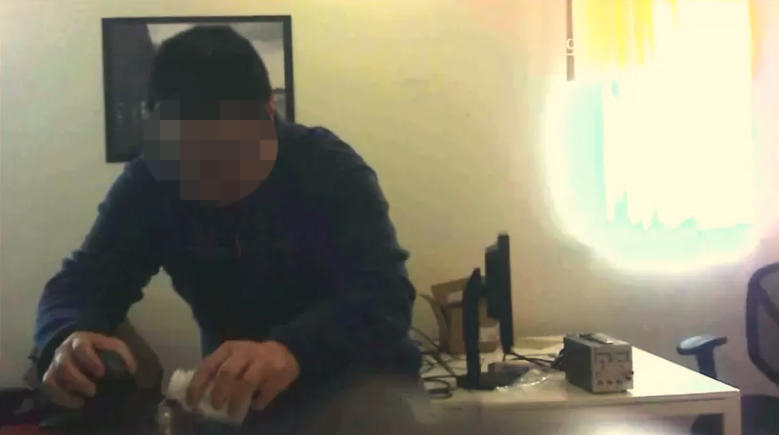 #美华裔女工程师被同事多次投毒#【美国华裔女工程师被同事多次投毒，针孔摄像头拍下