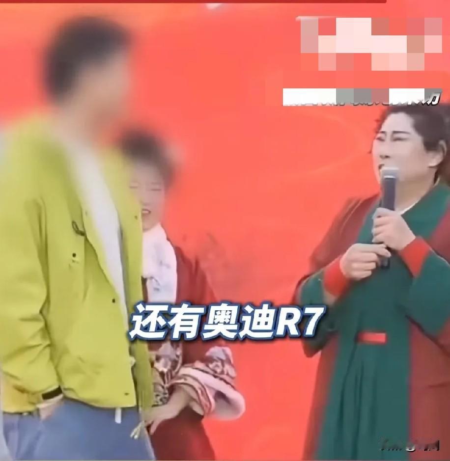 王婆相亲会上男子称政府上班！
“有宾利、保时捷、奥迪！很多套房”
这番发言引得现