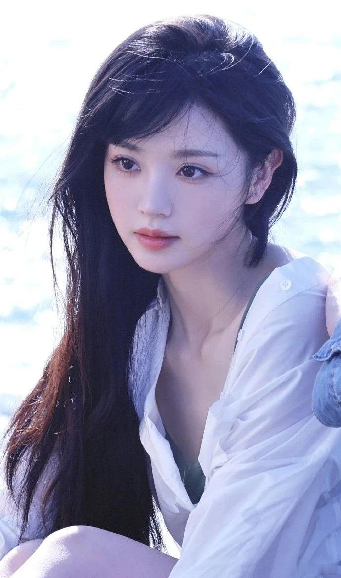 张若昀即将进组电影《年会不能停2》，这部电影会在长沙开机，拍摄周期两个月，十一月