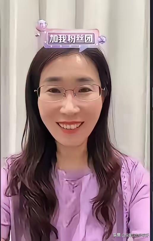 朱女士笑了，唐先生撤销了离婚诉讼，和曹三姐关系也在降温，可能会回归家庭？

网友