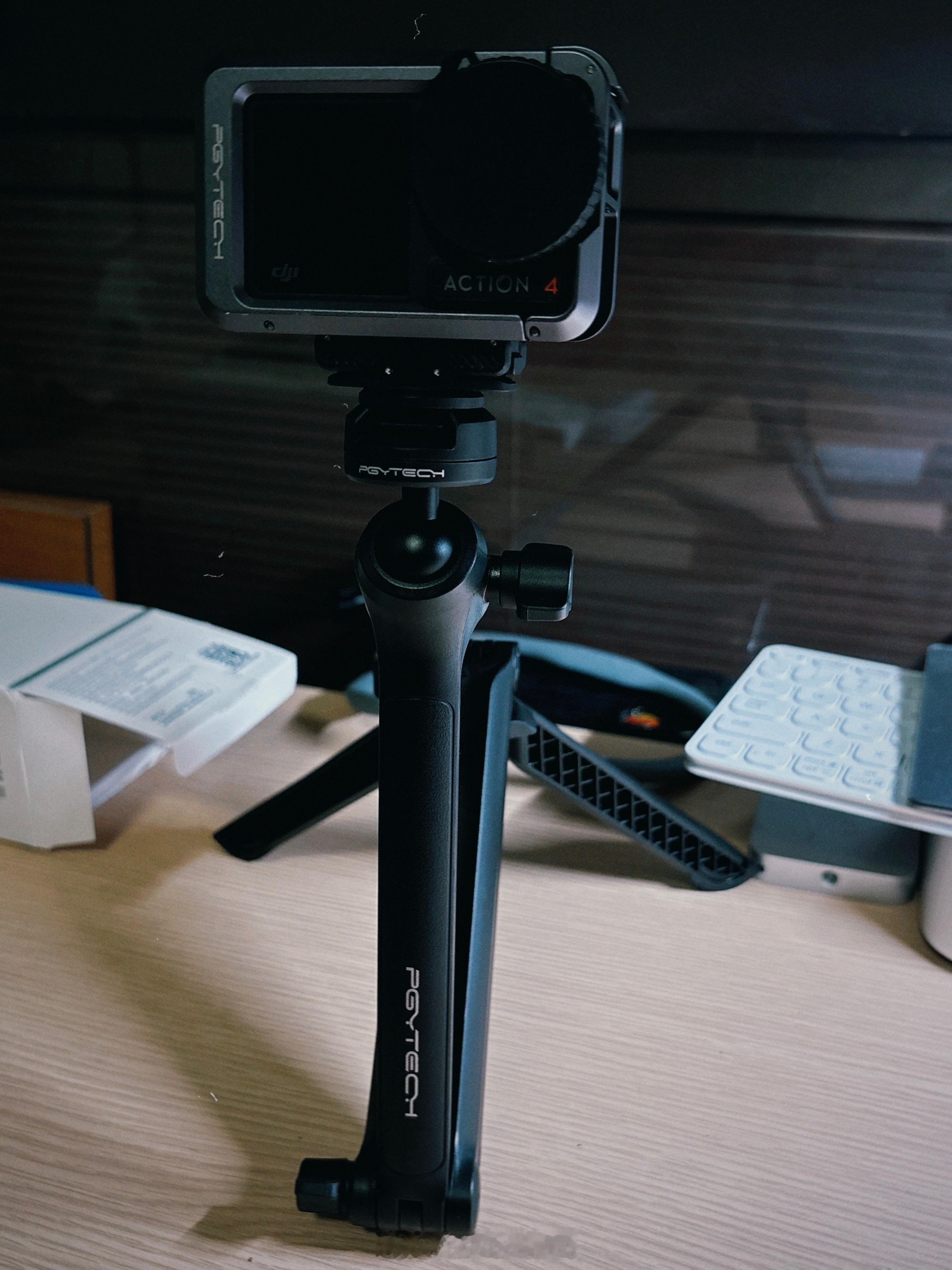 给Action买了个螳螂三脚架 