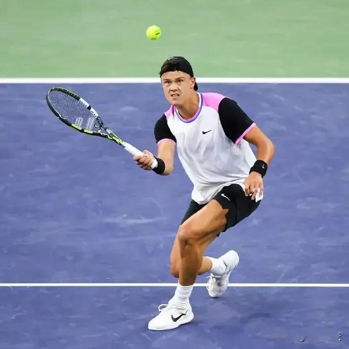 No.7长腿鲁内在迈阿密大师赛第二轮连吞2根油条以1-6、1-6遭匈牙利选手马洛