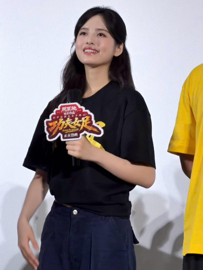 星女郎雪野新人美功夫女足线下扫楼活动路透来袭，雪野真人比镜头里更有灵气。初次体验