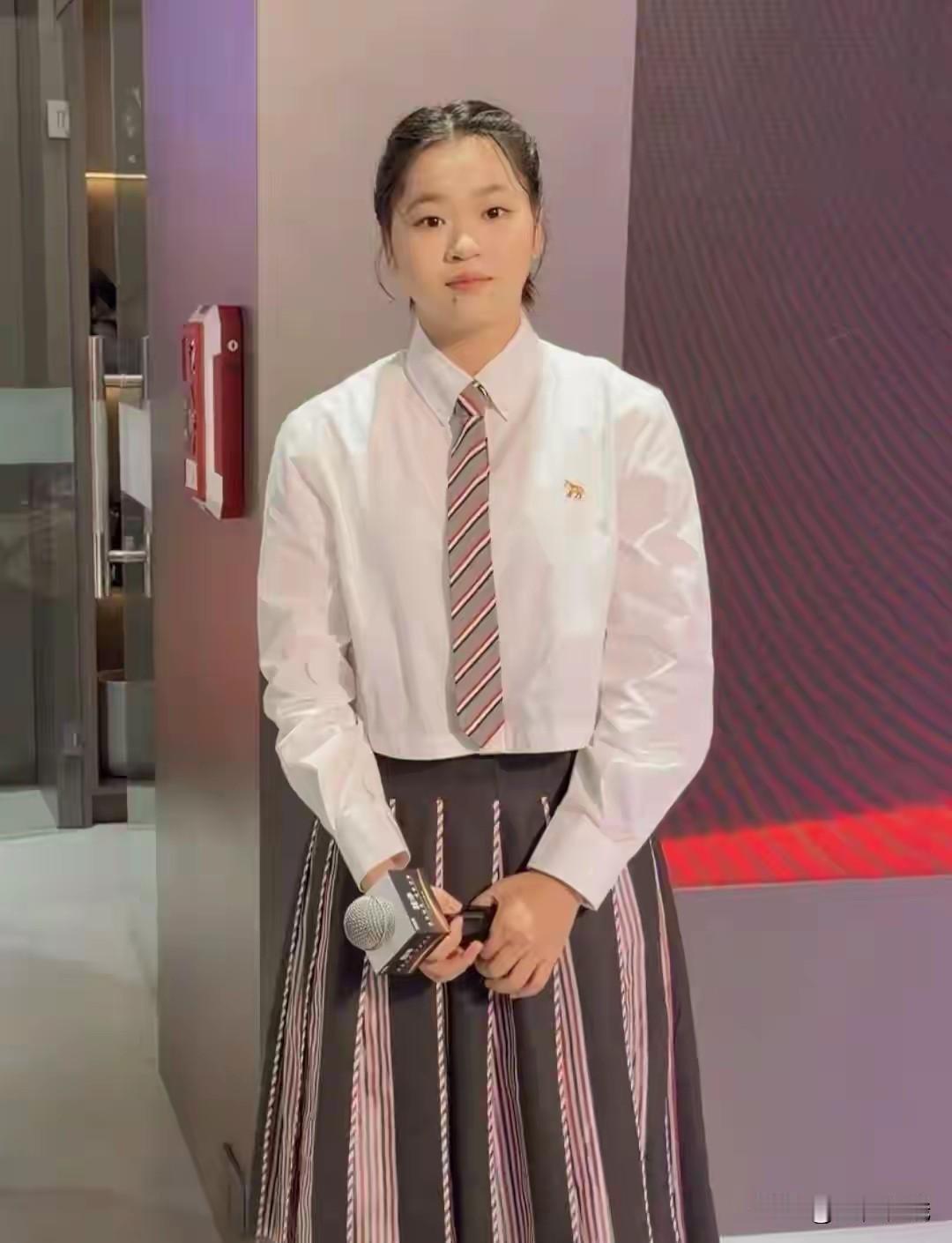 会议结束，在上海见到全红婵本人，媒体镜头骗了无数人…

12号那天下午3点左右，