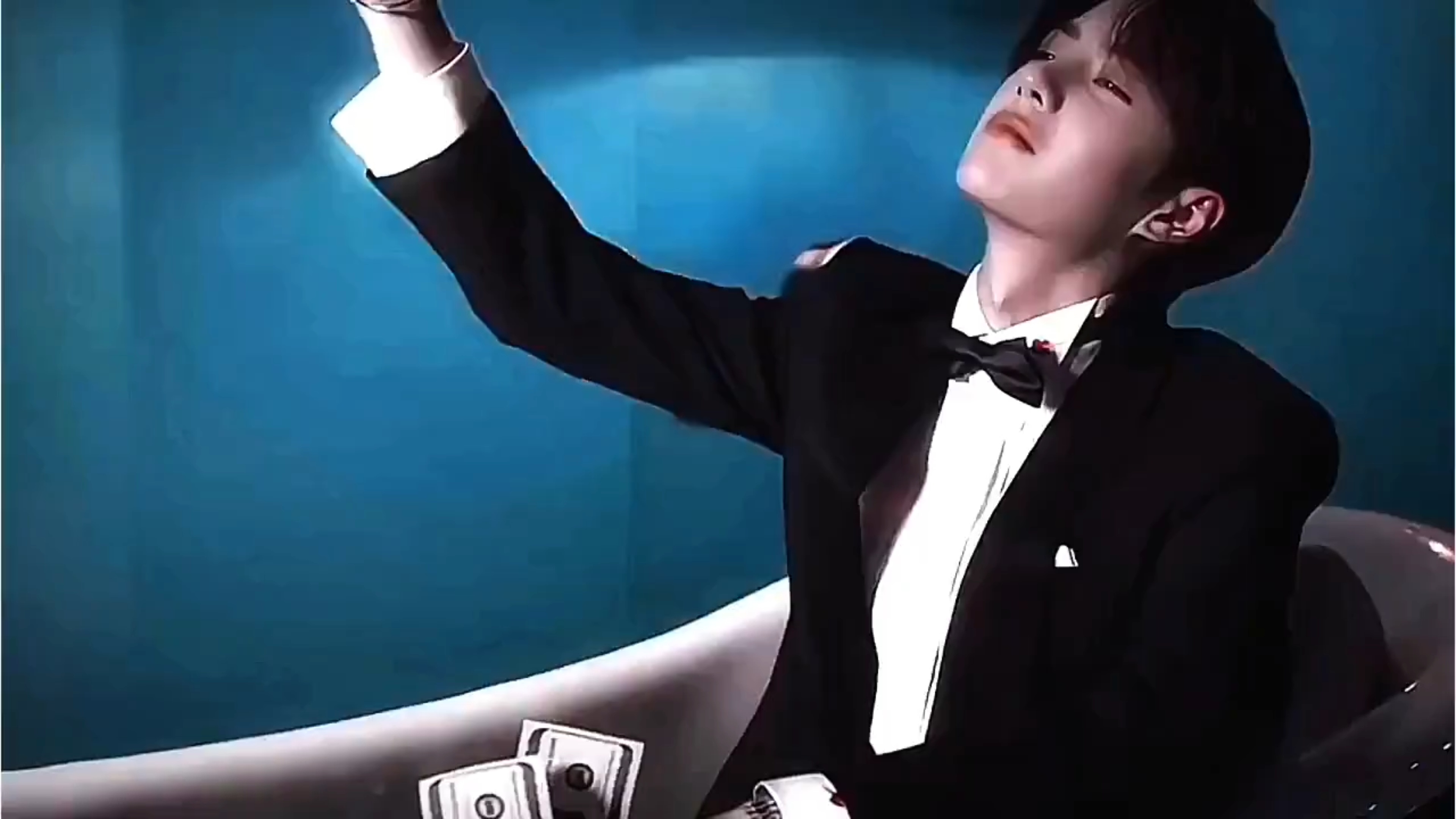 王一博 “那就做一阵晚风吧 浪漫又自由 听世间万物讲动人的情话”