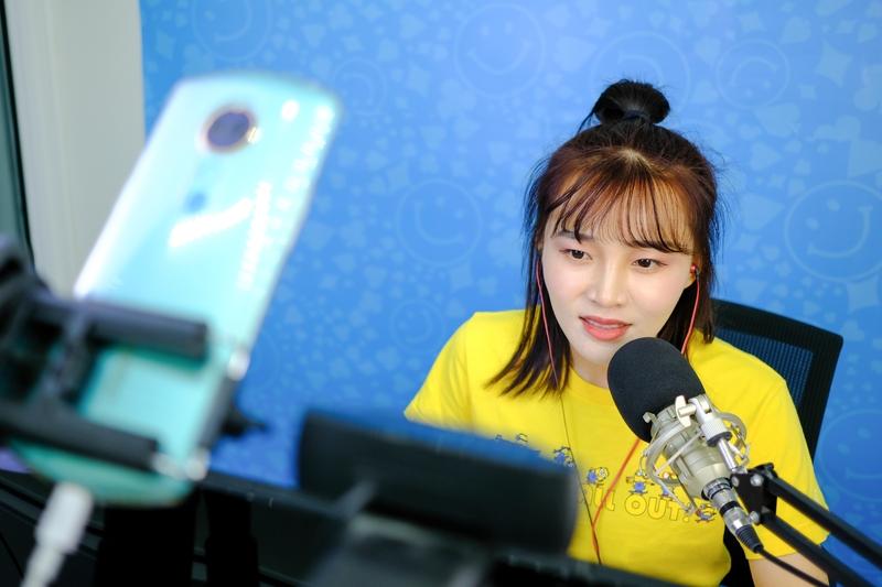 96年女生月入百万宣布30岁退休 最近“96年女生月入百万宣布30岁退休”的新闻