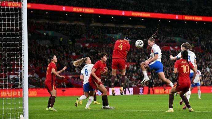 女足输给苏格兰，我是我见过的马德兴骂得最狠的一次：
我tmd要骂大街，5分钟内连