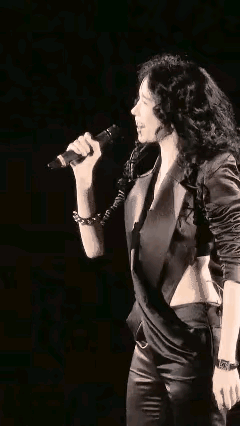 能把伍佰整无语的人不多，莫文蔚美女算一个，你说还有谁？ 