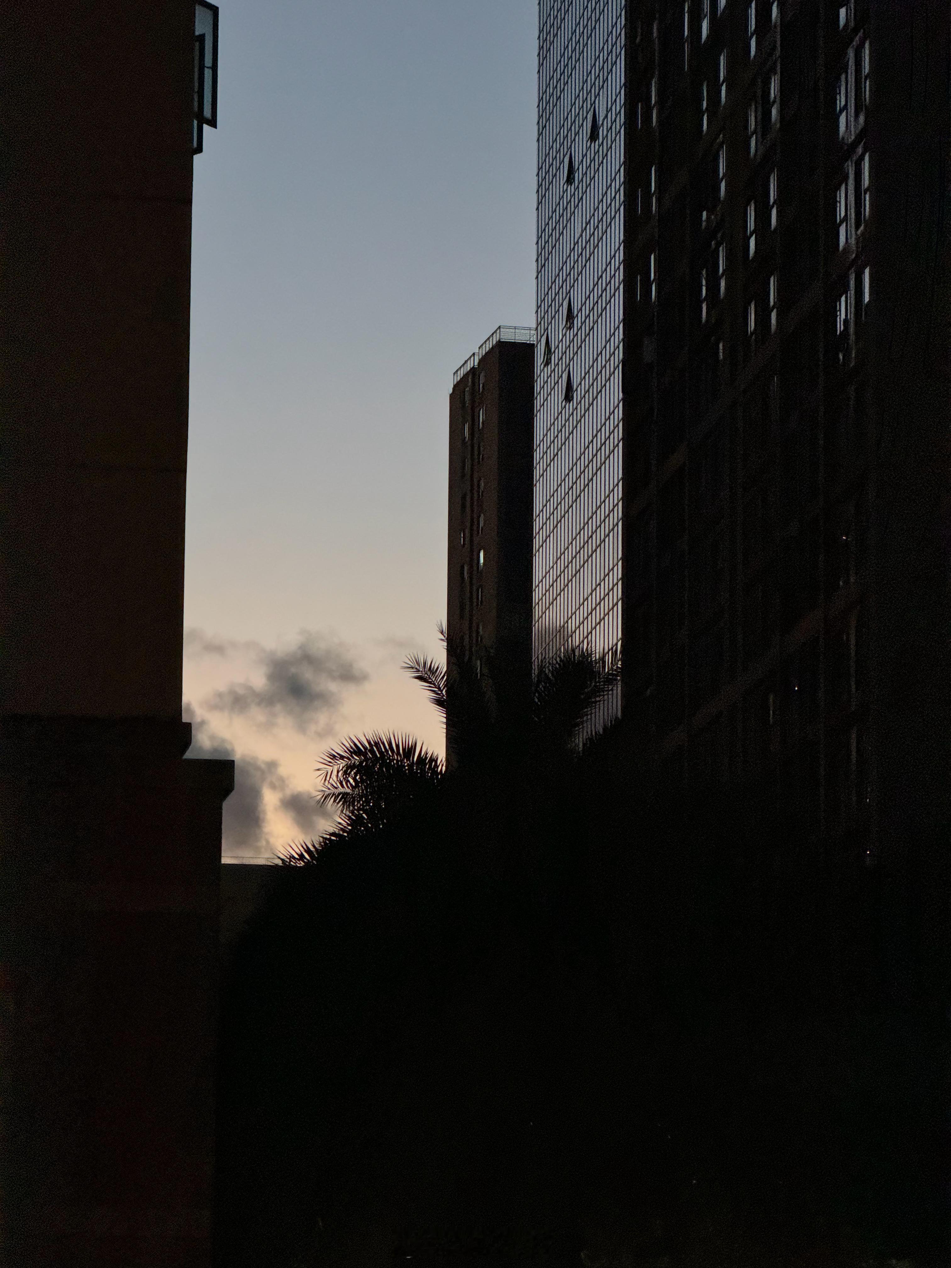 今天体验一下全新蔚来ES8这台车最近真是火爆据说门店的试驾从早8点排到晚上11点