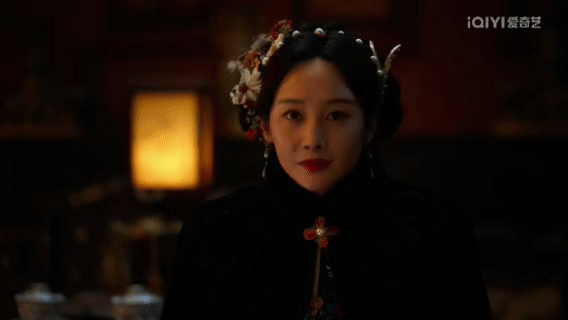 好爽的女人坐主位苏紫轩真的不简单，背负血海深仇却依旧冷静睿智。别人只看到表面的成