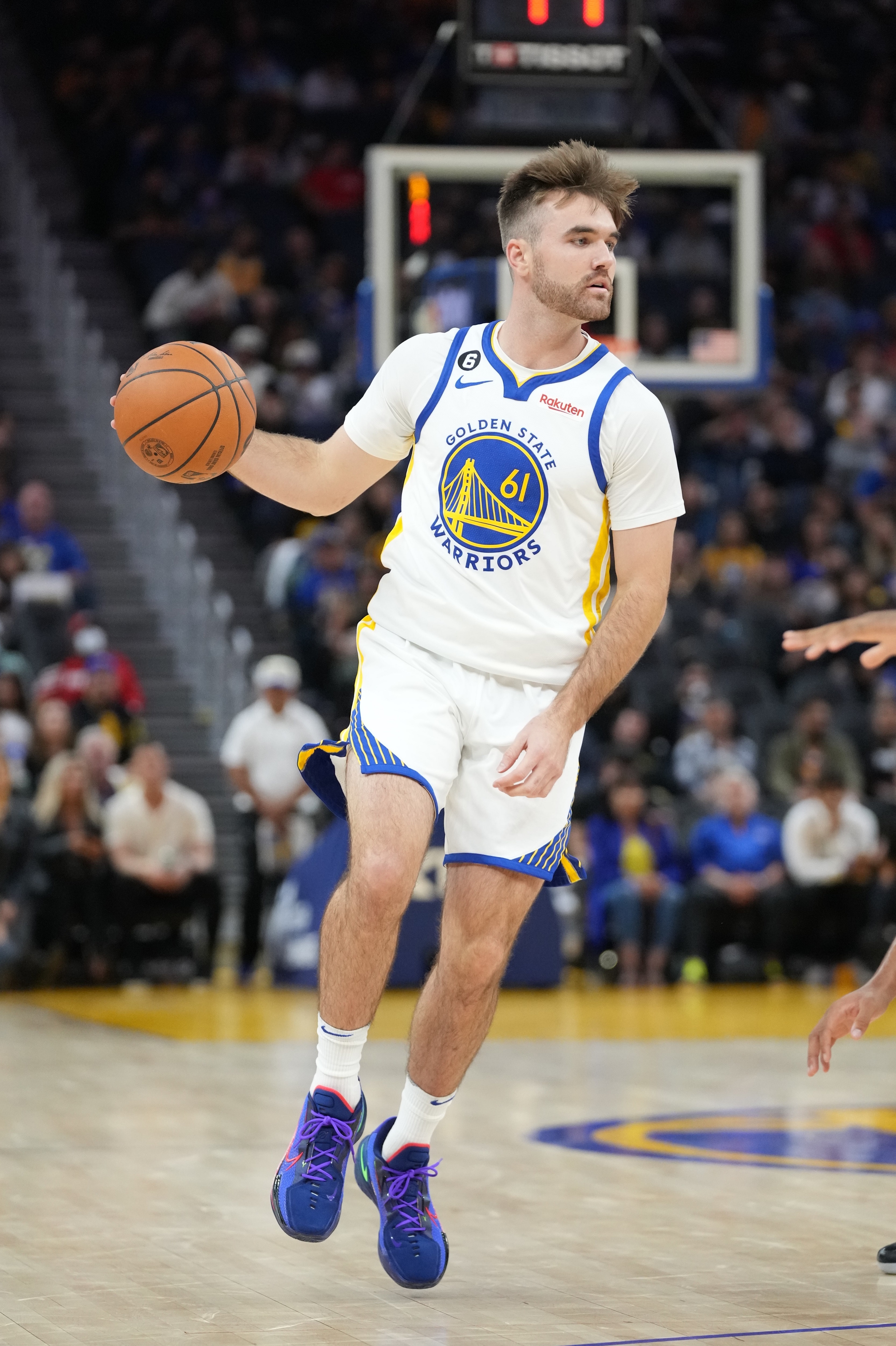 goat处理球真不错，斯潘塞今日数据17分3篮板6助攻1抢断雷霆vs勇士新赛季篮