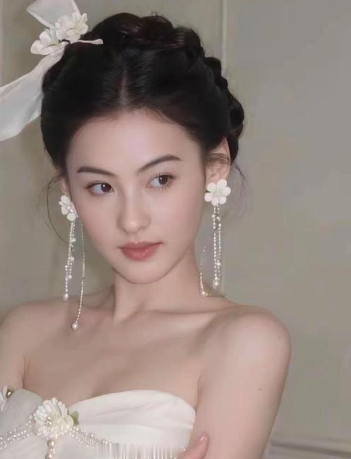 张柏芝回归乐坛能不能再创辉煌，其实根本不用纠结“再创”两个字。
当年一首《星语心