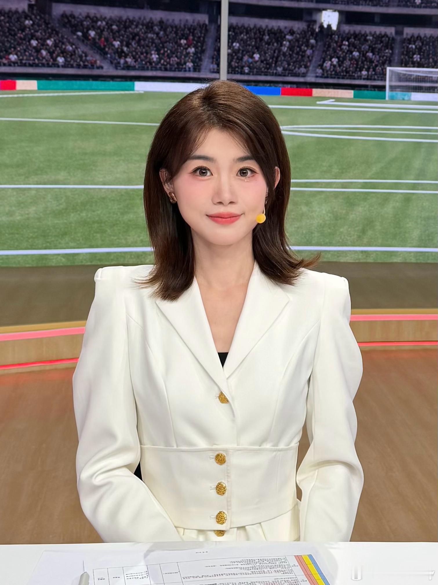 解说预告🎙️有一份拜仁简报等你查收📰周六24:30 德甲 沙尔克04vs拜仁